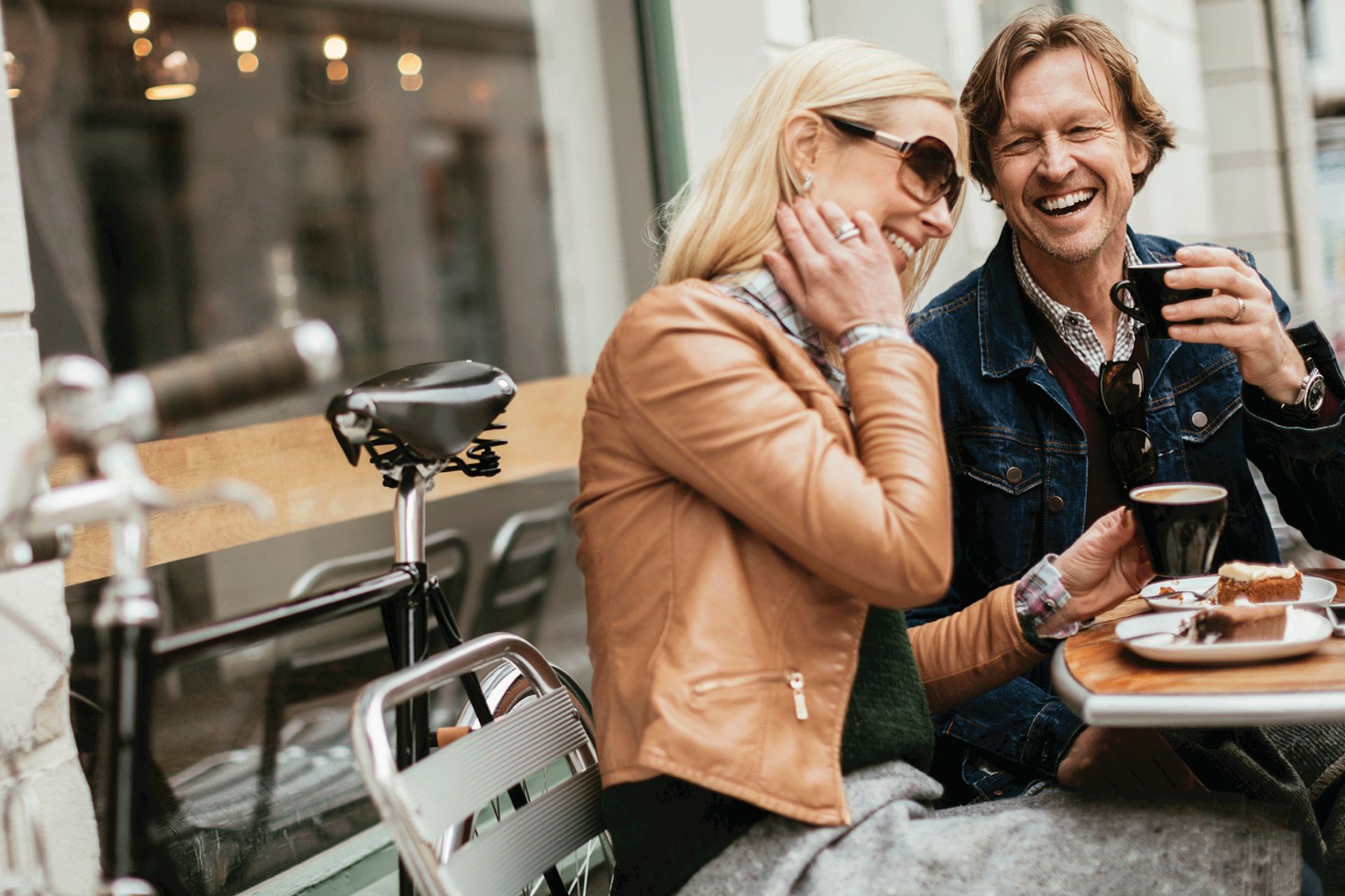 Ægtepar På Fortovscafé